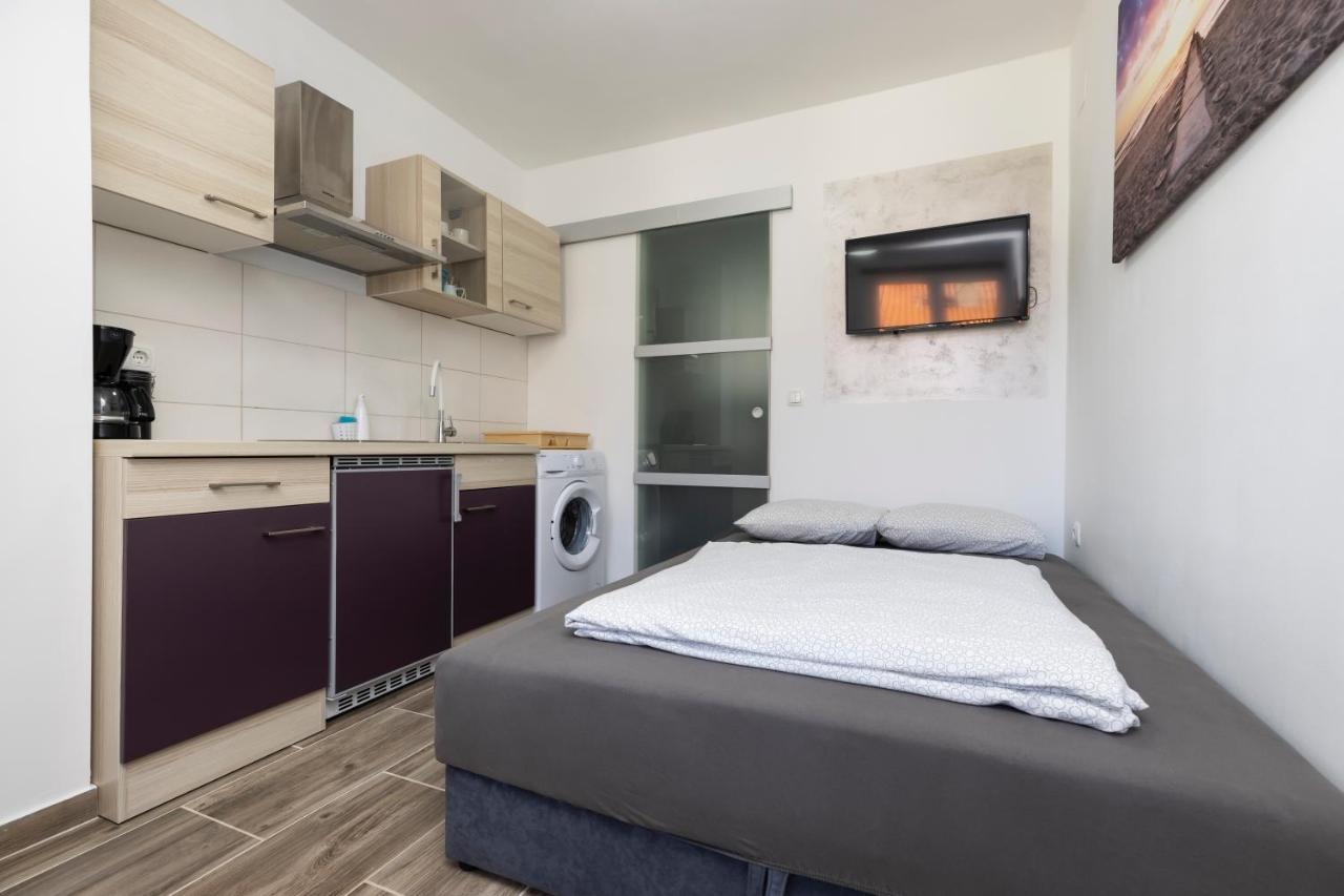 Studio Apartment Pinetree - Mali Losinj Exterior photo